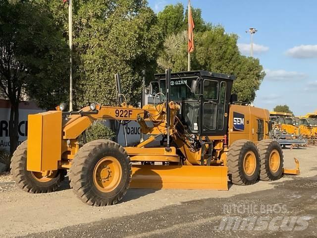 SEM 922F Grader