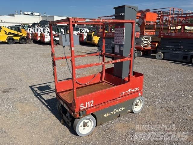 SkyJack SJ12 Personenaufzüge