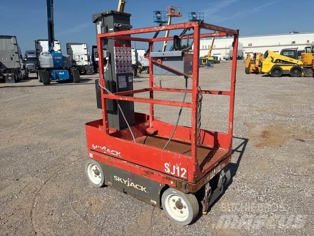 SkyJack SJ12 Personenaufzüge