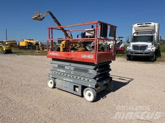 SkyJack SJ4632 Scheren-Arbeitsbühnen
