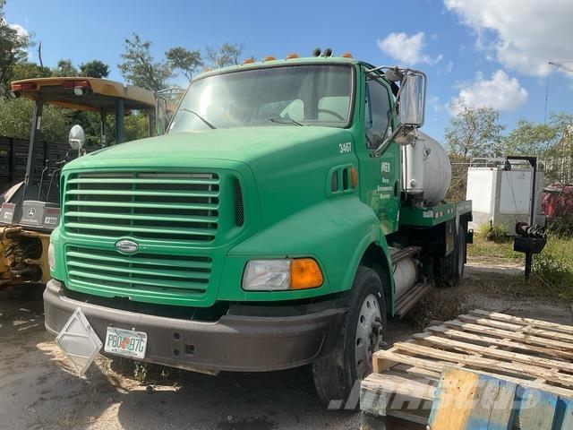 Sterling A9513 Saug- und Druckwagen