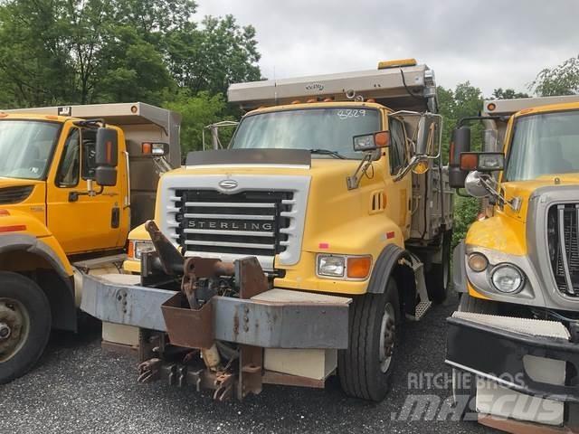 Sterling L8500 Schneeschilde und -pflüge