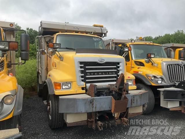 Sterling L8500 Schneeschilde und -pflüge