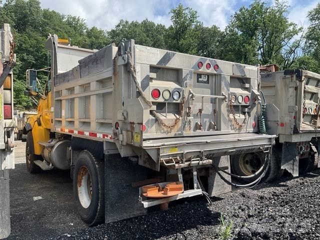 Sterling L8500 Schneeschilde und -pflüge