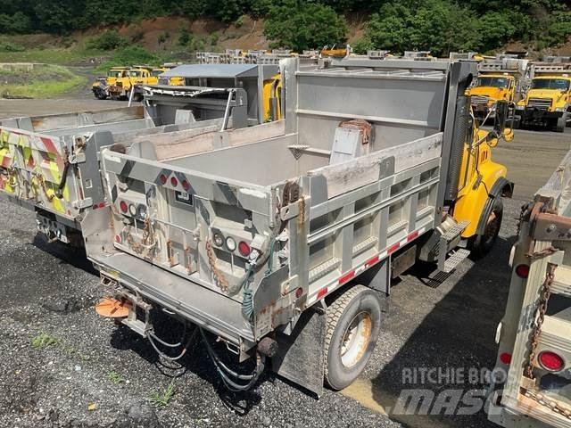 Sterling L8500 Schneeschilde und -pflüge