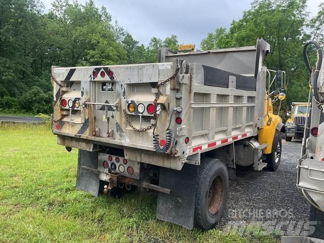 Sterling L8500 Schneeschilde und -pflüge