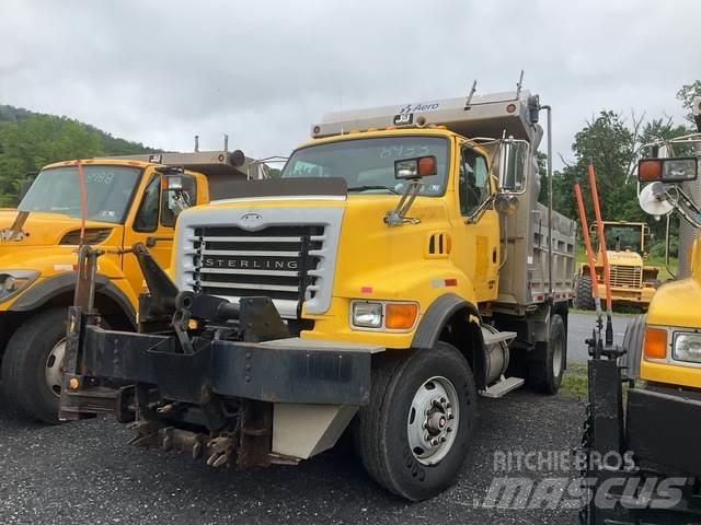 Sterling L8500 Schneeschilde und -pflüge