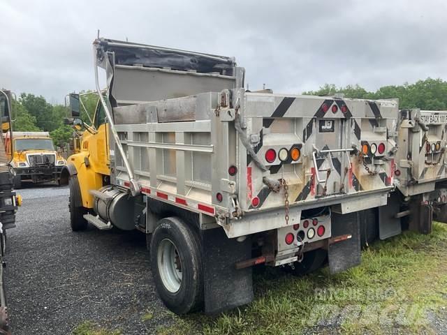 Sterling L8500 Schneeschilde und -pflüge