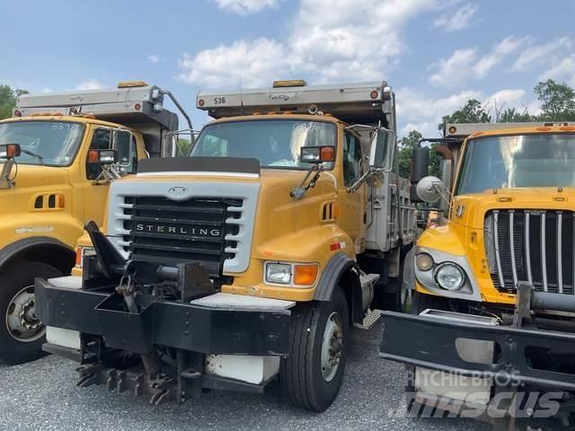 Sterling L8500 Schneeschilde und -pflüge