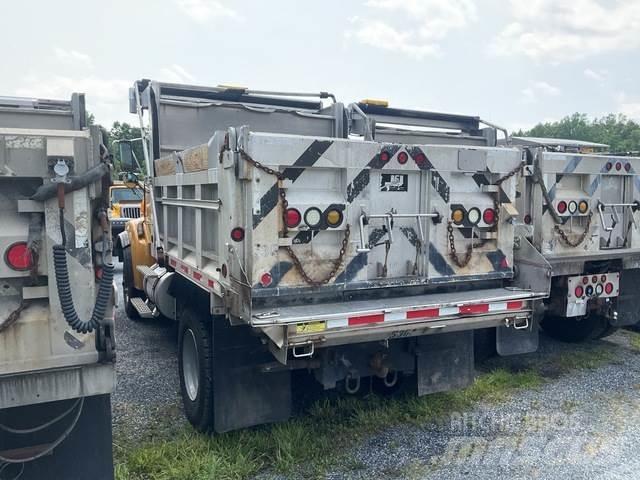 Sterling L8500 Schneeschilde und -pflüge
