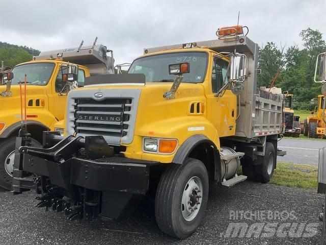 Sterling L8500 Schneeschilde und -pflüge