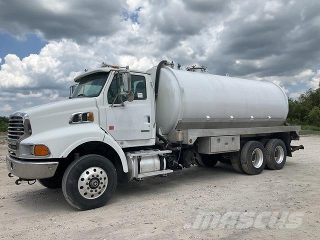 Sterling L9500 Saug- und Druckwagen
