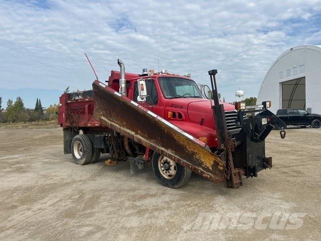 Sterling L9500 Schneeschilde und -pflüge