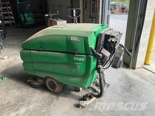 Tennant 5680 Schrubtrockner