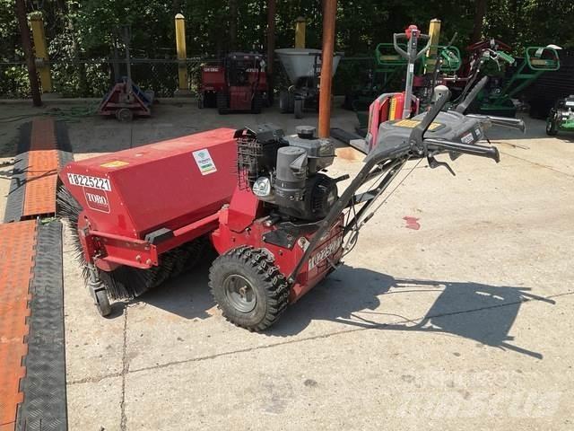 Toro 23740 Innenraumkehrmaschinen