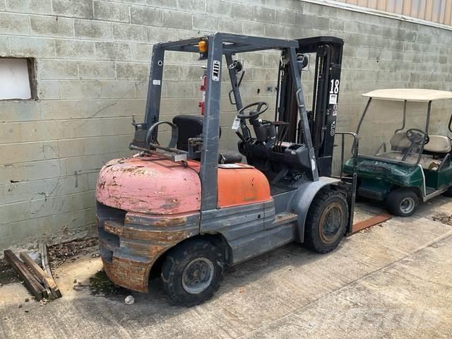 Toyota 6FGU30 Sonstige Baumaschinen