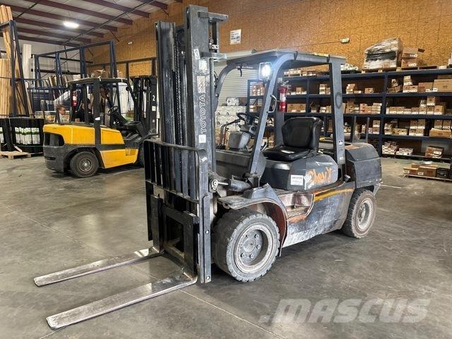 Toyota 7FDU35 Sonstige Baumaschinen