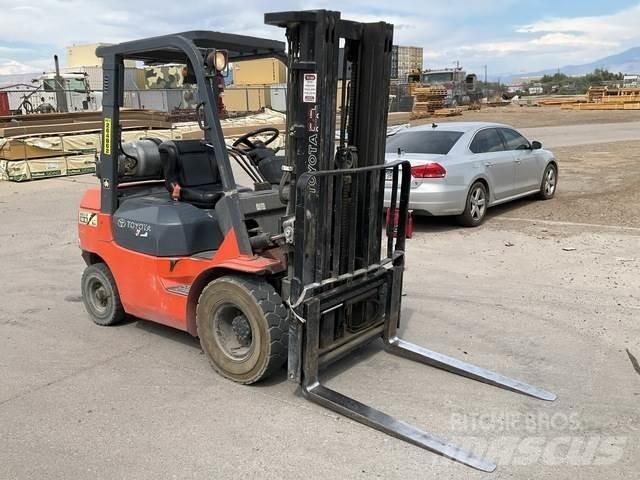 Toyota 7FGU25 Sonstige Baumaschinen