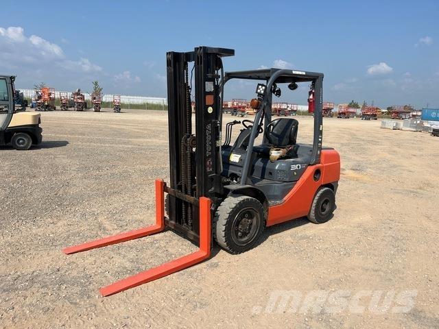 Toyota 8DFU30 Sonstige Baumaschinen