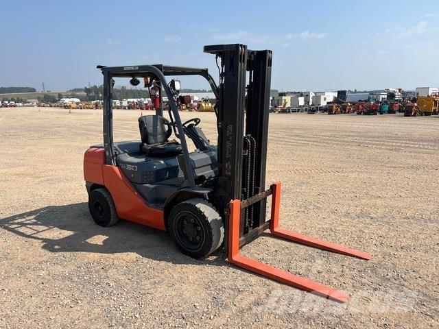 Toyota 8DFU30 Sonstige Baumaschinen