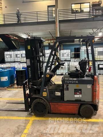 Toyota 8FBCU25 Elektrostapler
