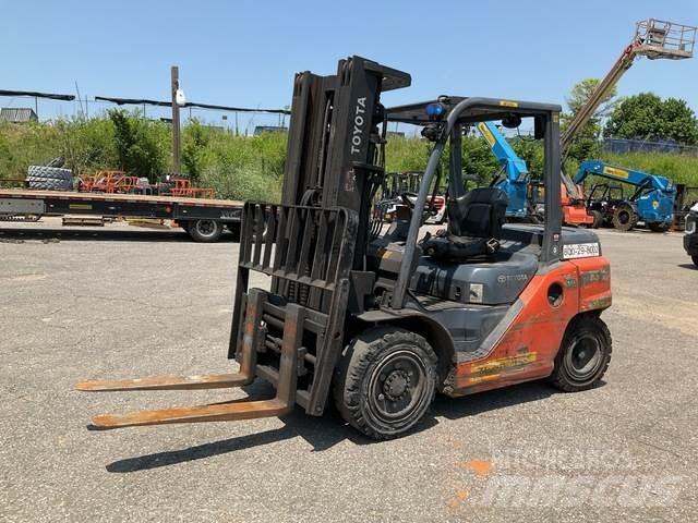 Toyota 8FD35U Sonstige Baumaschinen