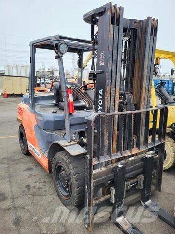 Toyota 8FD35U Sonstige Baumaschinen