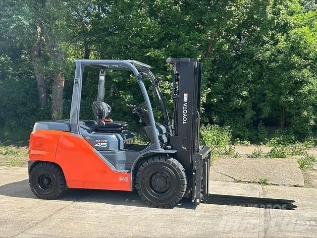 Toyota 8FD45F Sonstige Baumaschinen