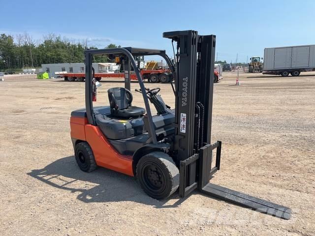 Toyota 8FDU30 Sonstige Baumaschinen
