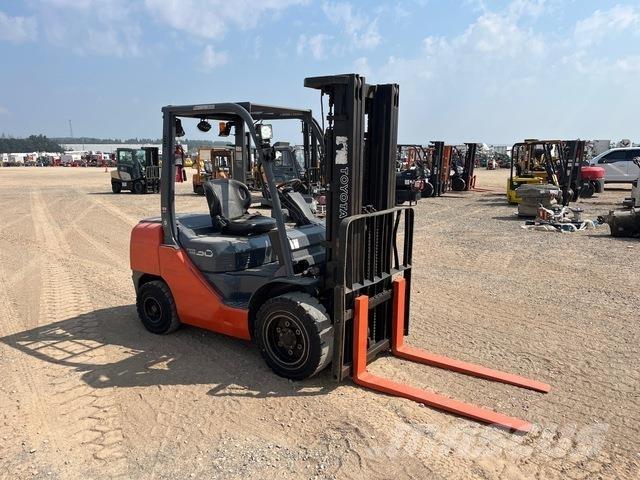 Toyota 8FDU30 Sonstige Baumaschinen