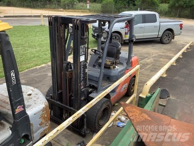 Toyota 8FDU32 Sonstige Baumaschinen