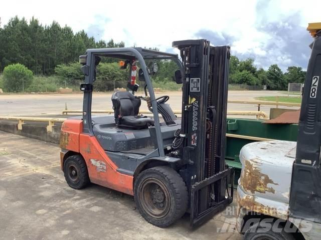 Toyota 8FDU32 Sonstige Baumaschinen