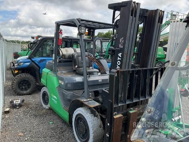 Toyota 8FG35U Sonstige Baumaschinen