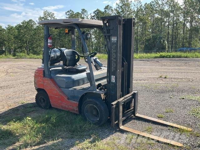 Toyota 8FGU25 Sonstige Baumaschinen