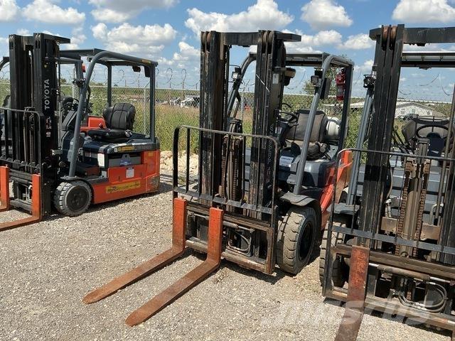 Toyota 8FGU25 Sonstige Baumaschinen