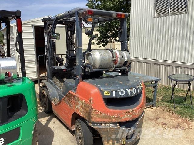 Toyota 8FGU25 Sonstige Baumaschinen