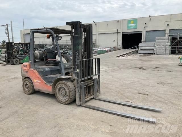 Toyota 8FGU30 Sonstige Baumaschinen