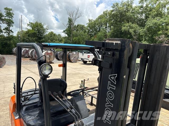 Toyota 8FGU30 Andere Gabelstapler