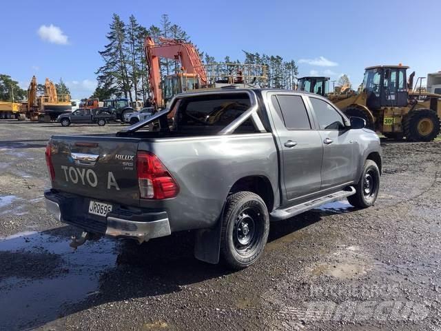 Toyota HiLux Pickup/Pritschenwagen