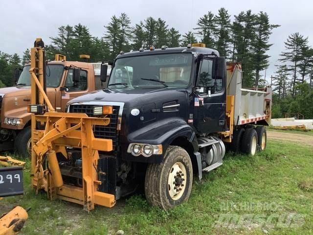 Volvo BM VHD Schneeschilde und -pflüge