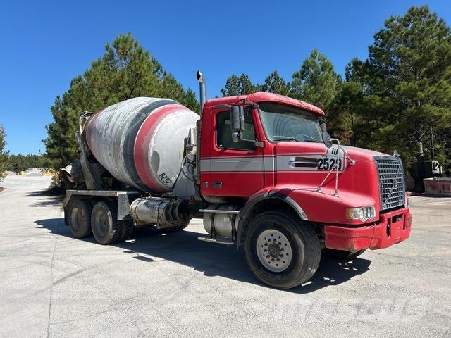 Volvo VHD64B Andere Fahrzeuge