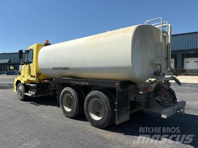 Volvo VNL Wassertanker