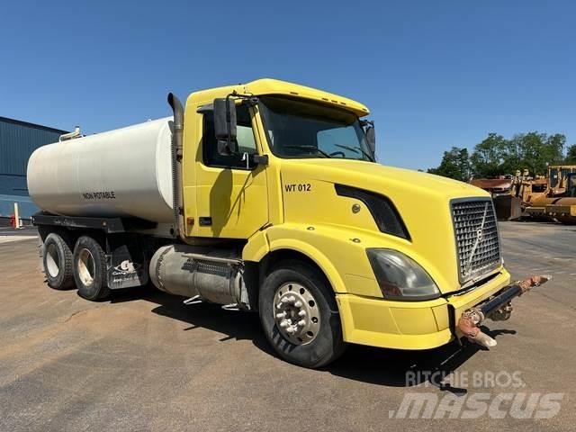Volvo VNL Wassertanker