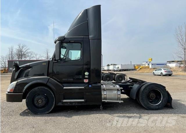Volvo VNL Sattelzugmaschinen