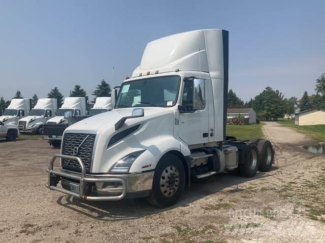 Volvo VNL 300 Sattelzugmaschinen