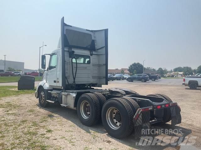 Volvo VNL 300 Sattelzugmaschinen