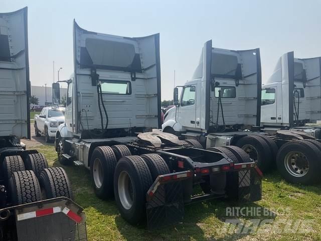 Volvo VNL 300 Sattelzugmaschinen