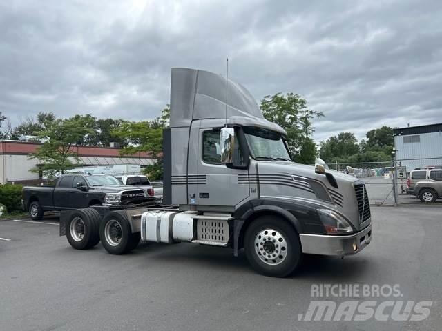 Volvo VNL 300 Sattelzugmaschinen