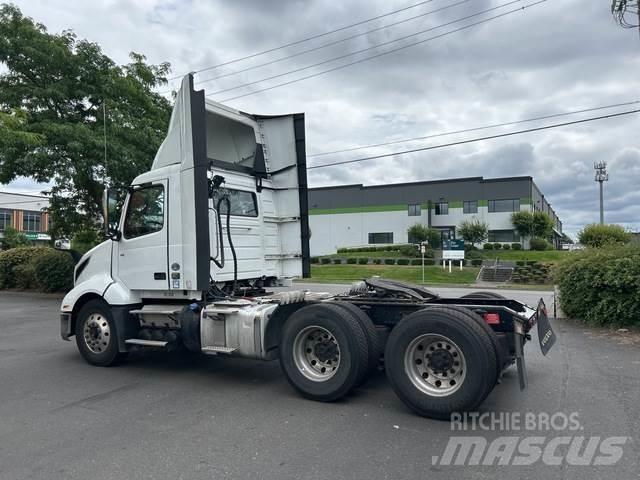 Volvo VNL 300 Sattelzugmaschinen