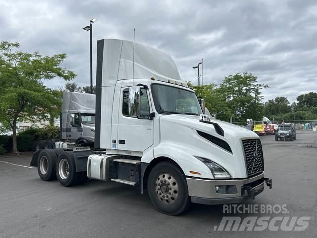 Volvo VNL 300 Sattelzugmaschinen